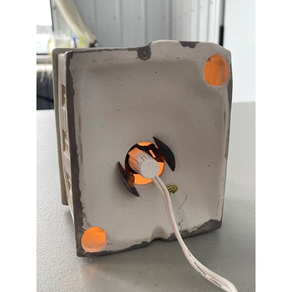 Vintage Winter Valley Ceramic Schoolhouse Lighted Display Holiday Decoration - Picture 4 of 9